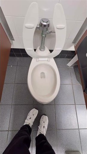 Applebee’s Men’s Restroom