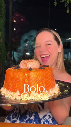 Aos amantes de sushi, esse bolo de sushi do @nanaisushisinop vai fazer sucesso na comemoração do seu aniversário!! O bolo tem em média 1,800 gramas e custa apenas 269,90 servindo tranquilamente de 3 a 4 pessoas que comem bem, o aniversariante ganha um drink de cortesia e docinhos na mesa, alem de pontuar em dobro cashback da casa 😱🤩🔥 Manda pra pessoa que vai te levar pra comer esse bolo maravilhoso😮‍💨❤️ #reviews #dicas #si̇nop #restaurantes #sushi