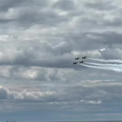 14K views · 260 reactions | The 2025 FourLeaf Air Show headliners, the United States Air Force Thunderbirds✈️❤️ | LongIsland.com | Facebook