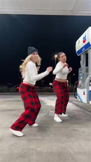 795K views · 6.2K reactions | ENERGYYY 掠 we loveeee a good throwback #dance #reels #reelsvideos #foryou | Dance Challenge | Facebook