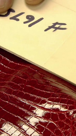 How are Crocodile Leather Bags Made? Luxury Craftsmanship