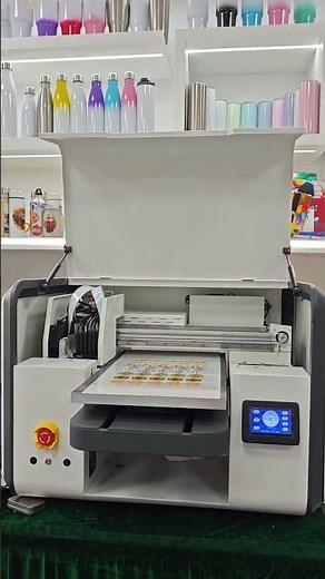 Use an UV flatbed printer to print three-dimensional labels.Multifunctional UV printer