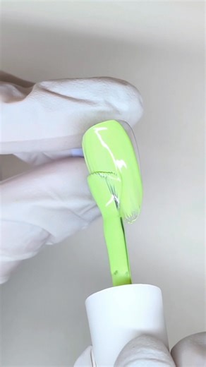 ✨ Welcome to Lost in Wonderland ✨ An imaginative escape into color, curiosity, and creative freedom. Watch as @badash_nails swatches the first 6 shades in the collection: 🩷 I’m Late! A sophisticated, creamy blush pink with a hint of nude, perfect for an effortless, polished look. ❤️ Queen of Hearts An iconic, deeply saturated true red 💙 Ask Alice A vibrant, light turquoise with a delicate shimmer that captures the eye. 🧡 Off With Their Heads A high-intensity, bright coral base infused with a 