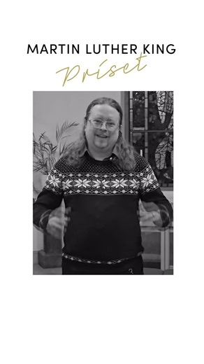 Martin Luther King-priset 2026 tilldelas Micael Grenholm för hans uthålliga, breda och modiga arbete för fred, rättvisa och människovärde – i Sverige och globalt. Med kreativt och faktaburet engagemang har Micael stått upp mot klimatorättvisa, rasism, antisemitism, försvarat flyktingars, asylsökandes och konvertiters rättigheter, och verkat för ett generöst internationellt bistånd. Genom sin röst för fred och upprättelse i Gaza, Sudan, Ukraina och på andra platser, förankrad i internationell rät