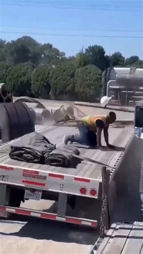 Steel Coil Truck Se Gir Gaya! Worker Bal-Bal Bacha | Close Call Safety Video