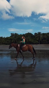 Could do this all day, every day. (cue Mom and Dad saying “you know, we have horses at home.” To which I say “yeah, but there isn’t an ocean in South Dakota”) | Kelly Thompson