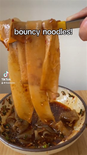 After seeing Tiffycooks' rice paper hack, we had to give it a try. And it was a definitive success! All you need is 1 ingredient to make chewy, bouncy, slurp-able noodles 😍 And this sauce goes well with any kind of noodle 😉 * 2 tbsp soy sauce * 2 tbsp black vinegar * 2 tbsp chili crisp * 1 tbsp toasted sesame oil * 2 garlic cloves, minced * 1 scallion * 1/4 cup neutral oil 1. Mix soy sauce, black vinegar, chili crisp, toasted sesame oil, minced garlic, and scallion. 2. Heat up the oil and pour