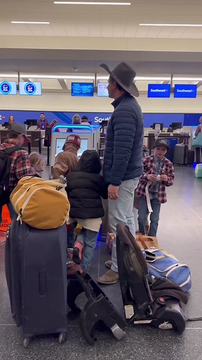 We took a vacation to Hawaii but couldn’t live without our farm proteins and baked goods. So we shipped ourselves one of our product boxes overnight to our rental home in Hawaii with fedex . It arrived the next morning on time and in great shape. As proud users of FedEx services, of course we utilized Picture Proof of Delivery to locate the delivered package. Thank you, fedex ! #sponsored #FedExSmallbusiness #FedEx #PPOD