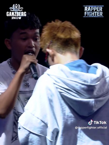 ⚡️    RAP ទ្បើងបុរាណហើយមាត់ជក់តែបារី​🔥...⚡️AKA: SOPHORB    🔥 ]- - - ⚡️ STAGE FIGHT ⚡️ - - - [ ❄️GANZBERG SNOW brings you RAPPER FIGHTER Season 2!❄️ [#GanzbergSnow] [#RapperFighter2] [#BeRealBeRapperFighter] [#FighterSpirit] [#KhmerRap]