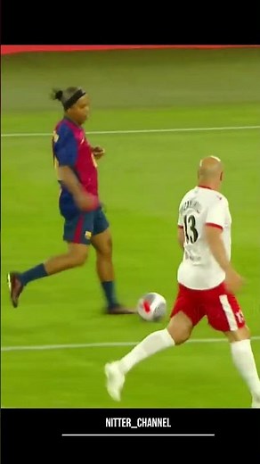 45 years old RONALDINHO MAGIC ELASTICO 👑
