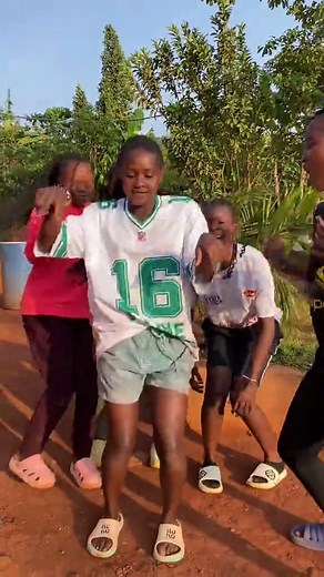 Ciara Returns with New Song: Pyrex Dancers Unite