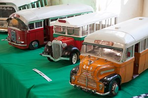Annual model exhibition: classic cars and World War II representation