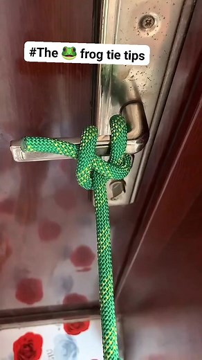 how to tie cable ties in an easy and secure way #cableties #cablemanagement #zipties #diy #howto #lifehacks #organizing #security #tech #diycablemanagement #cabletiehacks #ropemaking #knottylife #knottypro #knottytip #knottytrick | The Handyman's Haven