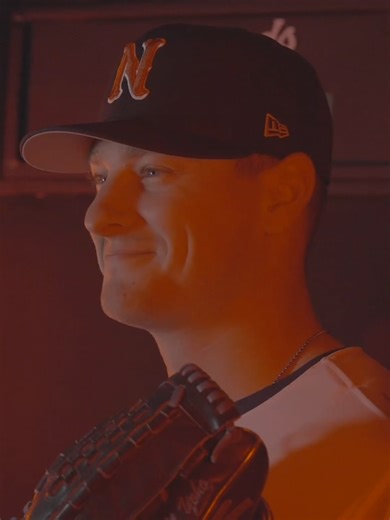 Our version of red light therapy involves a little neon (and a little blue) 💡