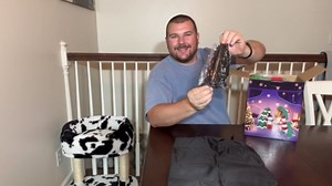 7FT Inflatable Christmas Tree Outdoor Decorations, Blow up Christmas Tree with Penguins & Gift Box Yard Decorations, Build-in LED Lights for Holiday Party Indoor Garden Lawn Patio Festive Decor