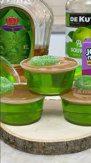 Crown Caramel Apple Jello Shots #cocktail