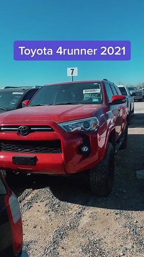 Exploring the Toyota 4runner 2021 at Luis Garage