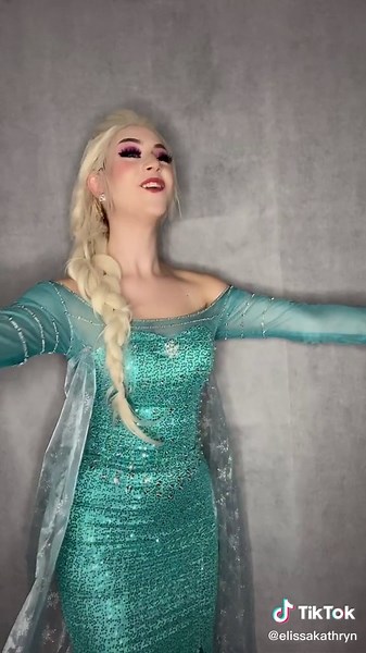 my b #elsacosplay #elsa #frozen