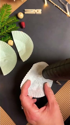 WABENBÄLLE selber machen | honeycomb paper craft | Muffinförmchen Weihnachtsbaumanhänger #diycraft