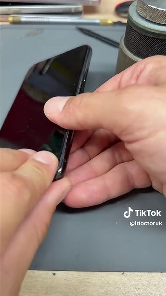 Now that’s some seriously low battery health 📱 🪫 #fyp #idoctoruk #phonerepair #pov #brokenphone #phoneshop #fixtok #techtok