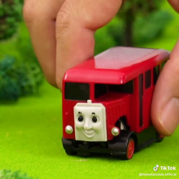トーマスと仲間たち：バーティーの赤いバス
