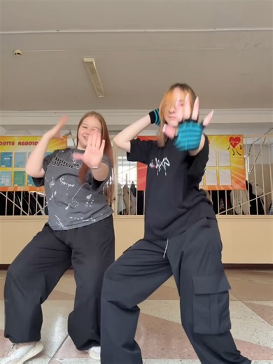 Twice: I Can't Stop Me - Unstoppable Dance Moves