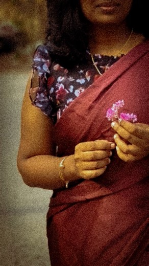 A N U on Instagram: "Like flowers... we can also choose to bloom🌹 . captured by : @subinlalk, @vishnuprince72 . . #vintagemood #sareelove❤️ #malayali #instagood #goodvibes @mallu.photoshoots @kerala___models__actress__"