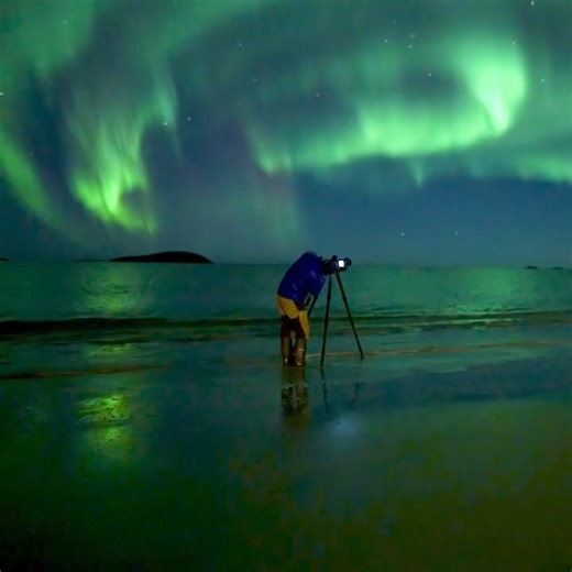 78K views · 1.8K reactions | Relaxing night at the beach under some amazing lights | Aurora Borealis Observatory | Facebook