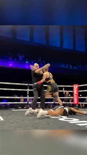 She Defintely Regretted it! #boxing #femaleboxing #knockout