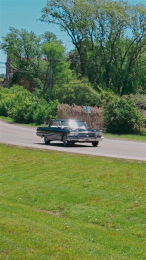 1963 Chevy Impala SS Buzz By! | Volo Museum V22208