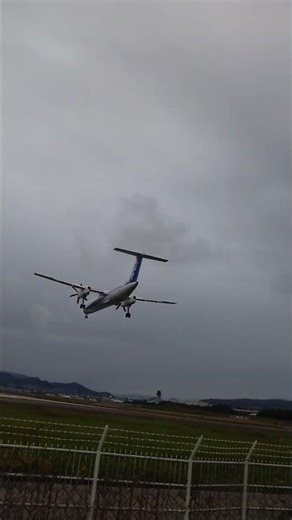 【プロペラ機お出迎え】〜airplane view spot〜千里川土手〜osaka japan〜