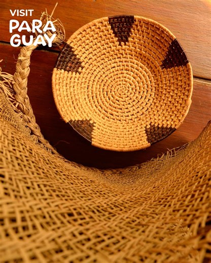 2K views | 淋 Artesanía paraguaya: manos que cuentan historias  Cada pieza refleja tradición, identidad y creatividad. Desde el ñandutí hasta la cerámica, el trabajo artesanal forma parte viva de nuestra cultura. ️ Mirá el video y descubrí el arte hecho a mano que nos representa en el mundo. #ArtesaníaParaguaya #CulturaViva #HechoEnParaguay #VisitParaguay | Visit Paraguay | Facebook