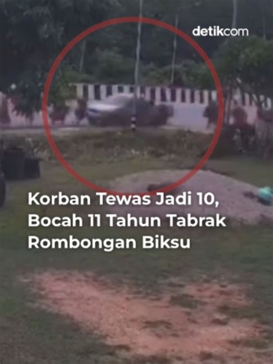 Dilansir dari CNA, rombongan yang terdiri dari 35 biksu dan lima umat awam baru memulai perjalanan ziarah sejauh 260 kilometer menuju Provinsi Ubon Ratchathani sekitar 30 menit sebelum kecelakaan terjadi. Rekaman CCTV memperlihatkan para biksu berjalan berbaris di tepi jalan sebelum sebuah truk tiba-tiba menabrak rombongan tersebut. Polisi menyatakan bocah yang diduga mengemudikan truk itu kini berada dalam penanganan pihak berwenang. Sementara itu, orang tuanya berpotensi menghadapi dakwaan ata