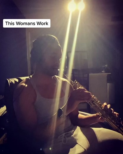 Maxwell Performs 'This Woman's Work' in Minecraft End Remastered Eyes