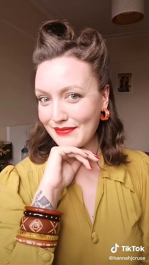 I used to wear my hair like this every day 10 years ago #vintagehair #vintagehairtutorial #victoryrolls #1940s #1940shair #1940sfashion