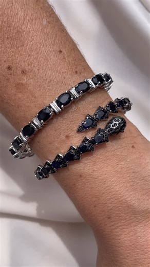 Safiras azuis em pulseiras maravilhosas! 💎✨ Nessa seleção temos pulseira com pedras ovais em Prata 925 Bracelete de cobra cravejada em Safiras r espinélio negro. #pulseiras #prata #safira | Pedra e Prata Acessórios