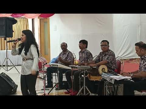 Ek Do Teen Song by Singer Drishti Gupta with Live music