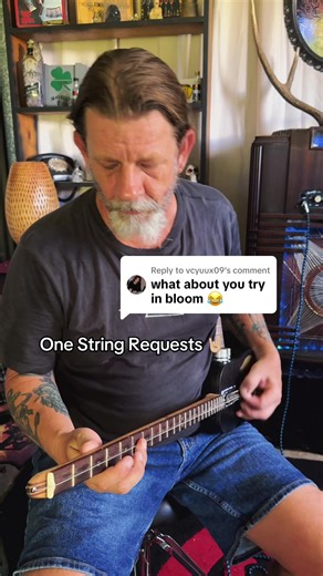 Replying to @vcyuux09 One String Requests Pt.2 #nirvana #handmade #guitar #music #onestringguitar