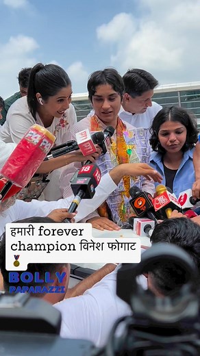 554K views · 10K reactions | #Vinesh phogat arrival at Delhi airport from Paris olympics. #VineshPhogat #Olympics #ParisOlympics2024 #goldmedalist #wrestling #bollywood #reels #bollywoodnews #reelsviralfb #reelsfb #reelslovers #viewers #trending #bollypaparazzi | Bolly Paparazzi | Facebook