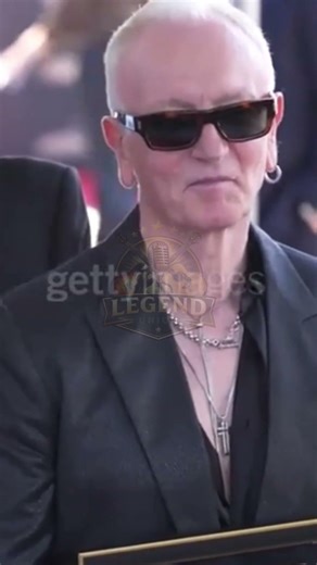 Respect!!🔥 Bon Jovi joined the celebration with Def Leppard💝#defleppard #bonjovi #awards #joeelliott