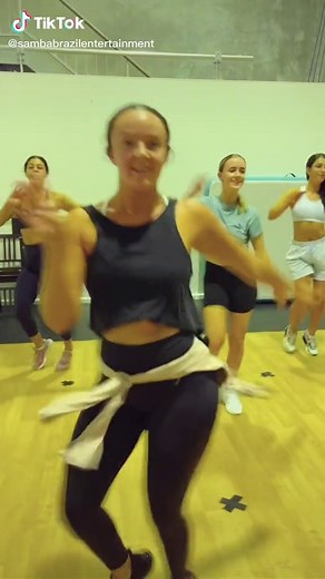 MONDAY SAMBA 🔥🔥 time to sweat! #Samba #sambanopé #sambista #carnaval #Summer #women #dancer #dançar #bailar #bailarina #sambaclass #fyp #fitness #f