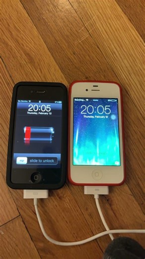 Guess which one is iPhone 4 and which one is iPhone 4S