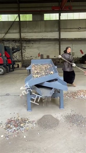 Small Vibrating Screen Sand Screening Machine Small Screen Grain Screening Machine Vibrating.