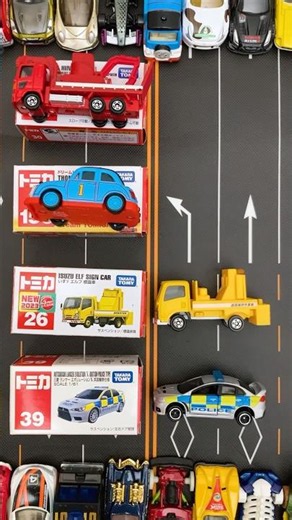 Who’s the Odd One Out?😕 Matching Tomica with Box