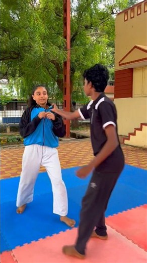 How to Escape a Chokehold | Easy Self-Defense Tutorial 🥋💪 #YouTubeShorts