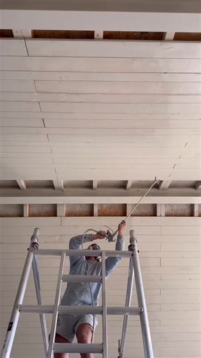 Challenging ceilings meet their match with DRL Decorating and their trusty Graco tools! ✨ The Graco ST Max with various tips and extension guns gives them unrivaled maneuverability that allows them to reach every spot and achieve a flawless finish, everytime. | Graco Contractor Equipment - EMEA