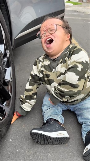 SE ME QUEDÓ LA MANO DEBAJO DE LA LLANTA BROMA #humor #familiaibañez #comedia #casosdefamilia #funny