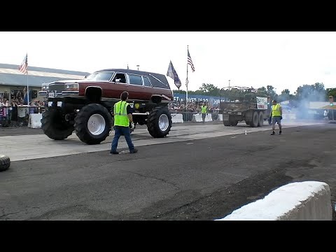 Hearse 4x4 Vs Army Truck Tug O War At Truck Warz