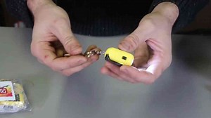 8 Survival Hand Crank Flashlights