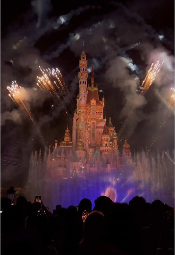 Disneyland Hong Kong Experience | Magical Disney Parade and Hong Kong Dolls